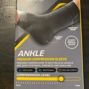 Black Athletic Socks for Optimal Performance (M151)